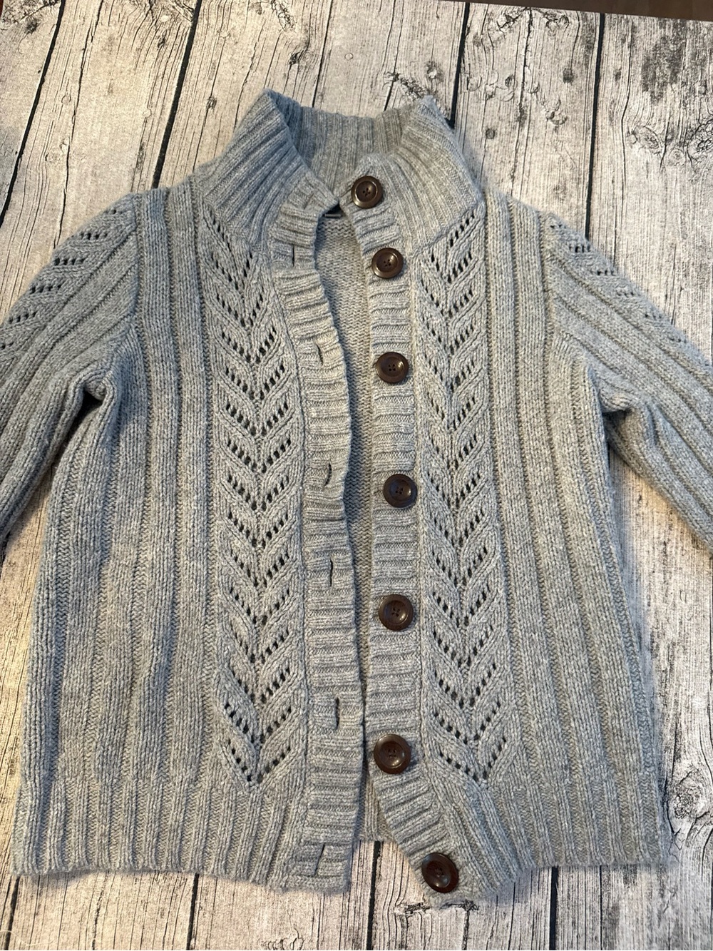 GAP Cozy chunky sweater. Trendy chunky super soft sweater in gray. Size L